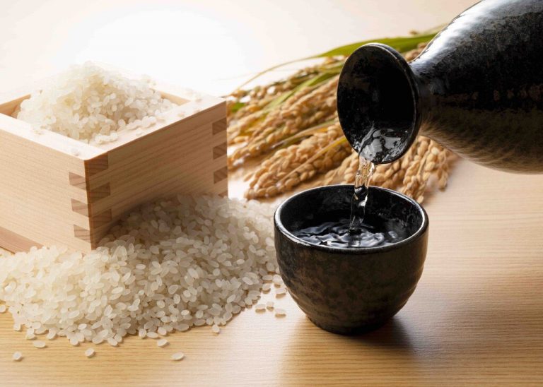 11 Best Sake Substitutes For Japanese Cooking