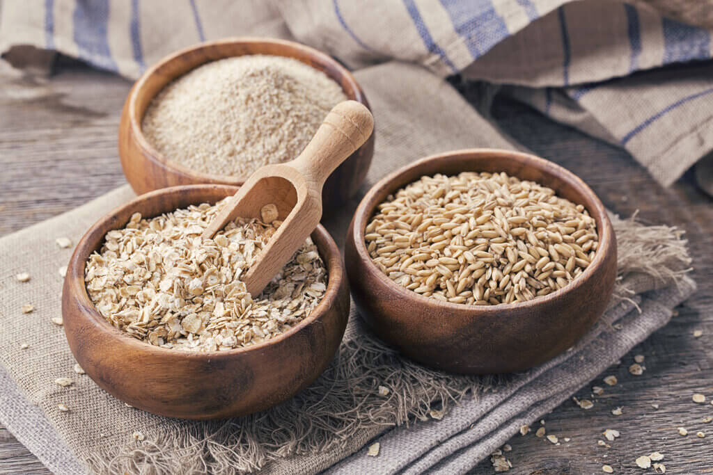 different types of oats in bowls