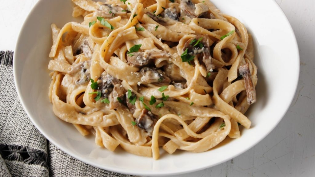 One Pot Creamy Mushroom Chicken Pasta Recipe 