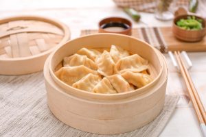 bamboo steamer with gyoza inside, best bamboo steamer