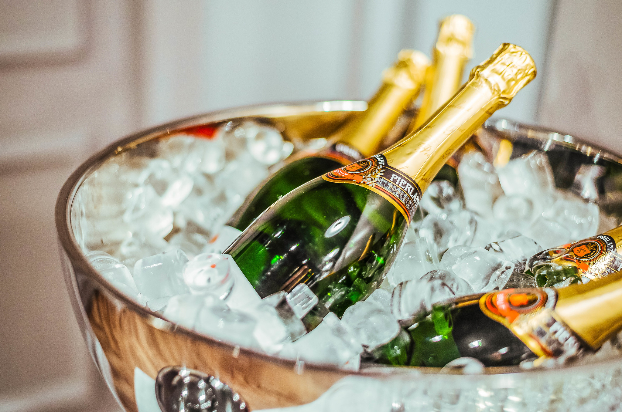 Sparkling Wine vs Champagne What’s the Difference?