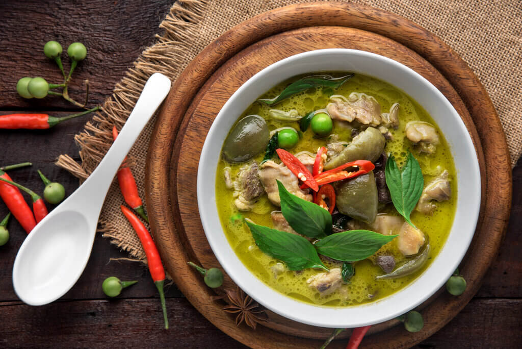 thai green curry, red curry vs green curry