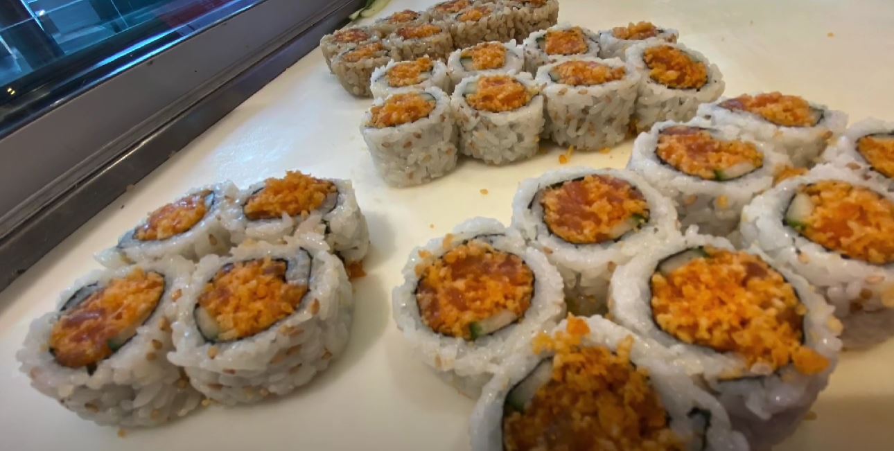 salmon sushi roll