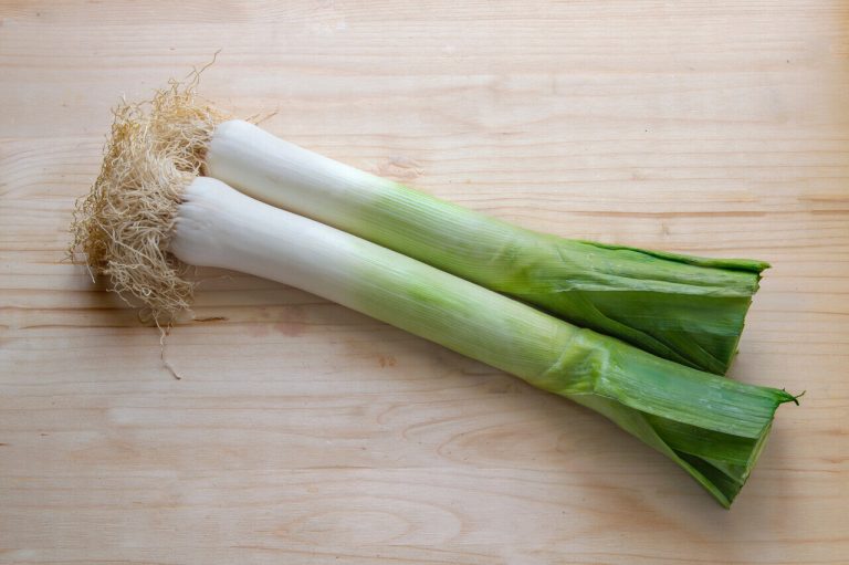 Chives vs Green Onions vs Scallions What's the Difference?