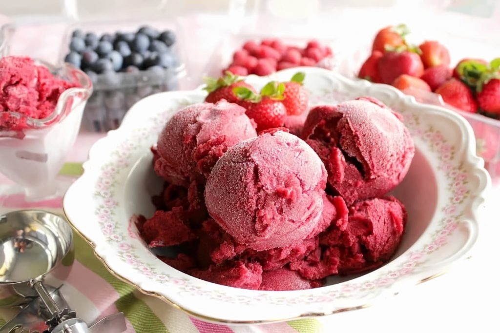 Low-Calorie-Berry-Sorbet-Recipe