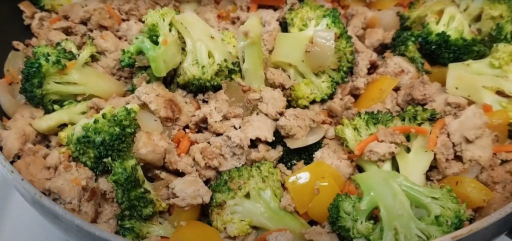 Low-Carb-Ground-Turkey-and-Broccoli-Skillet-Recipe