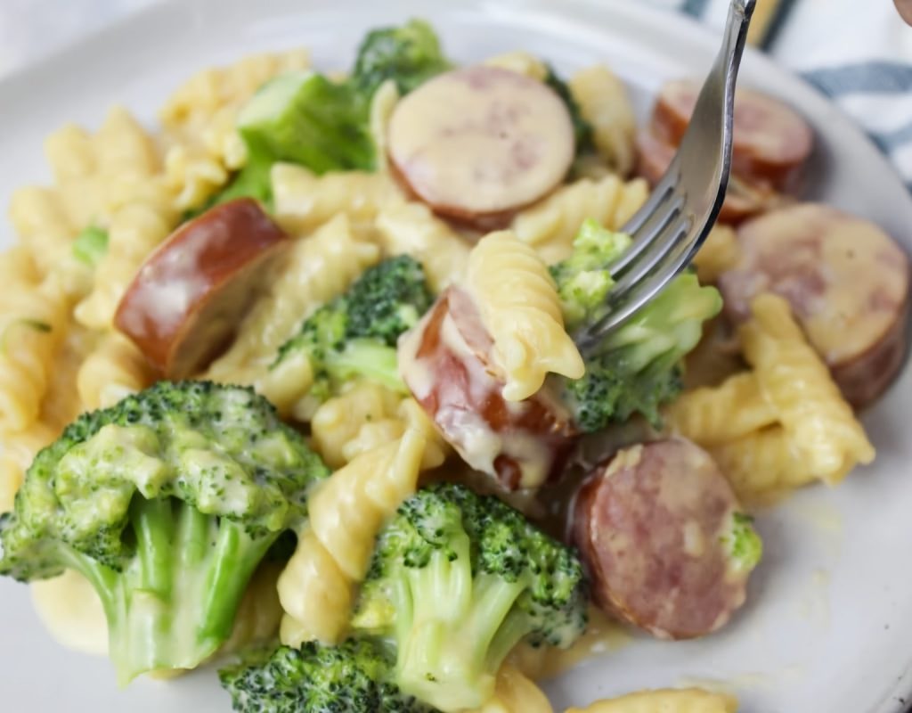 Smoked-Sausage-and-Broccoli-Alfredo-Recipe