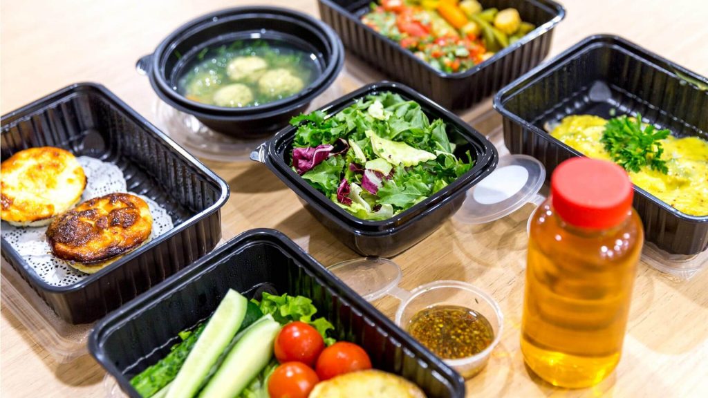 what are meal delivery kits, a set of meal delivery kits on a table