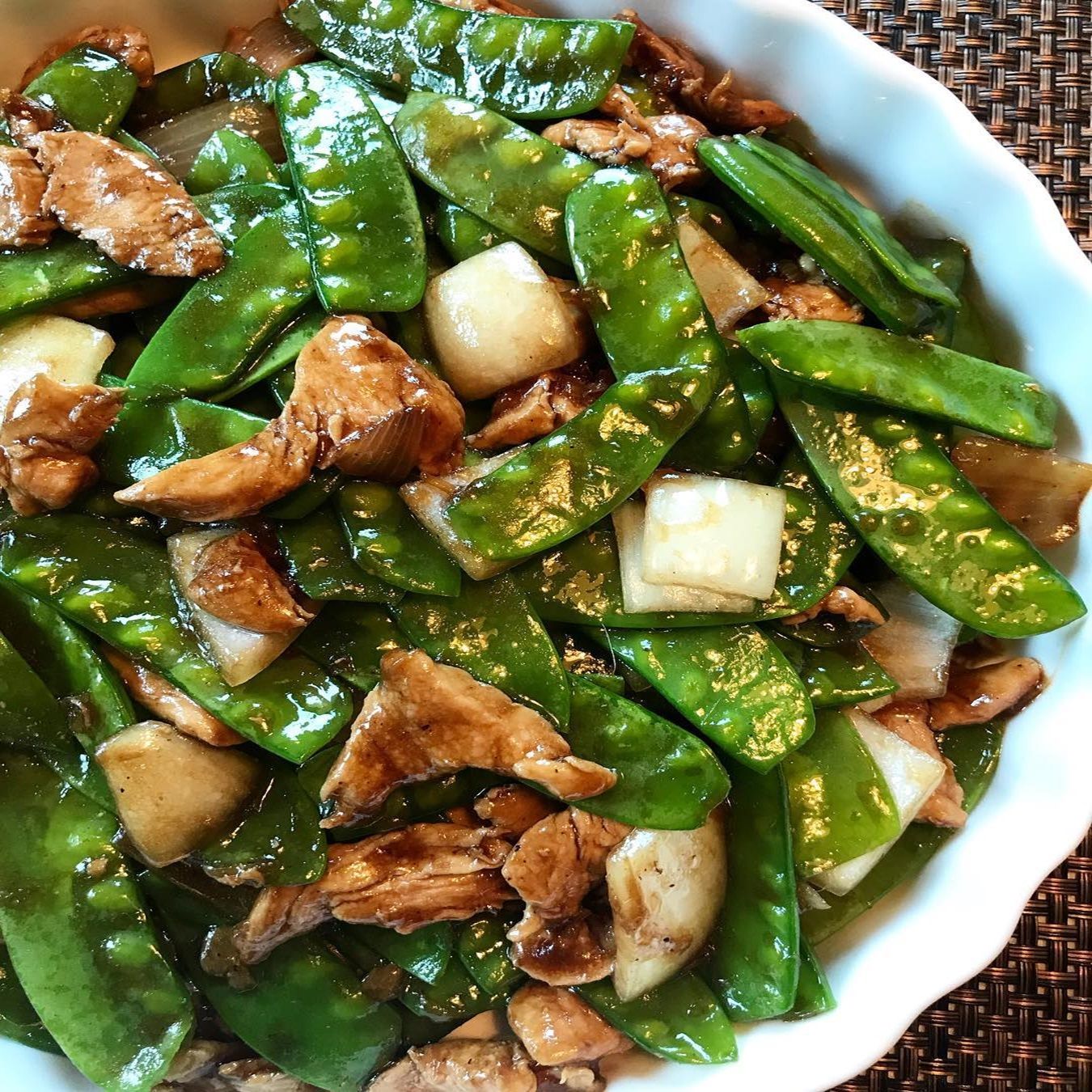 Chicken with Chicharo (Snow Peas)