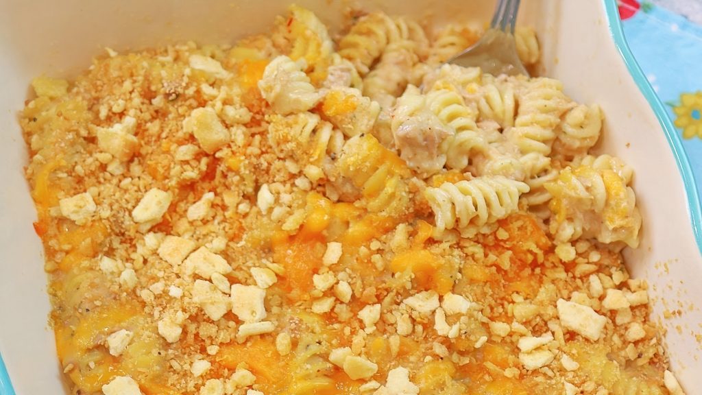 Easy Cheesy Tuna Noodle Casserole Recipe