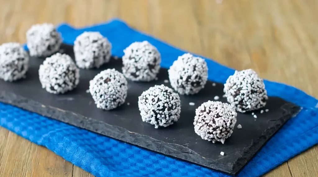 Swedish Chocolate Balls (Chokladbollar)