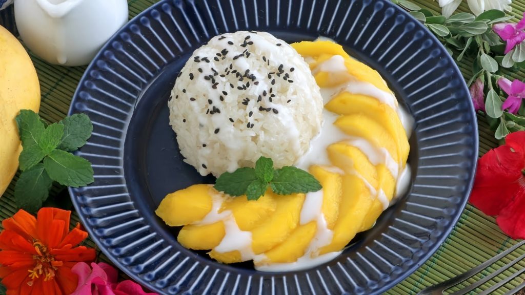 Thai Sweet Sticky Rice With Mango (Khao Neeo Mamuang)