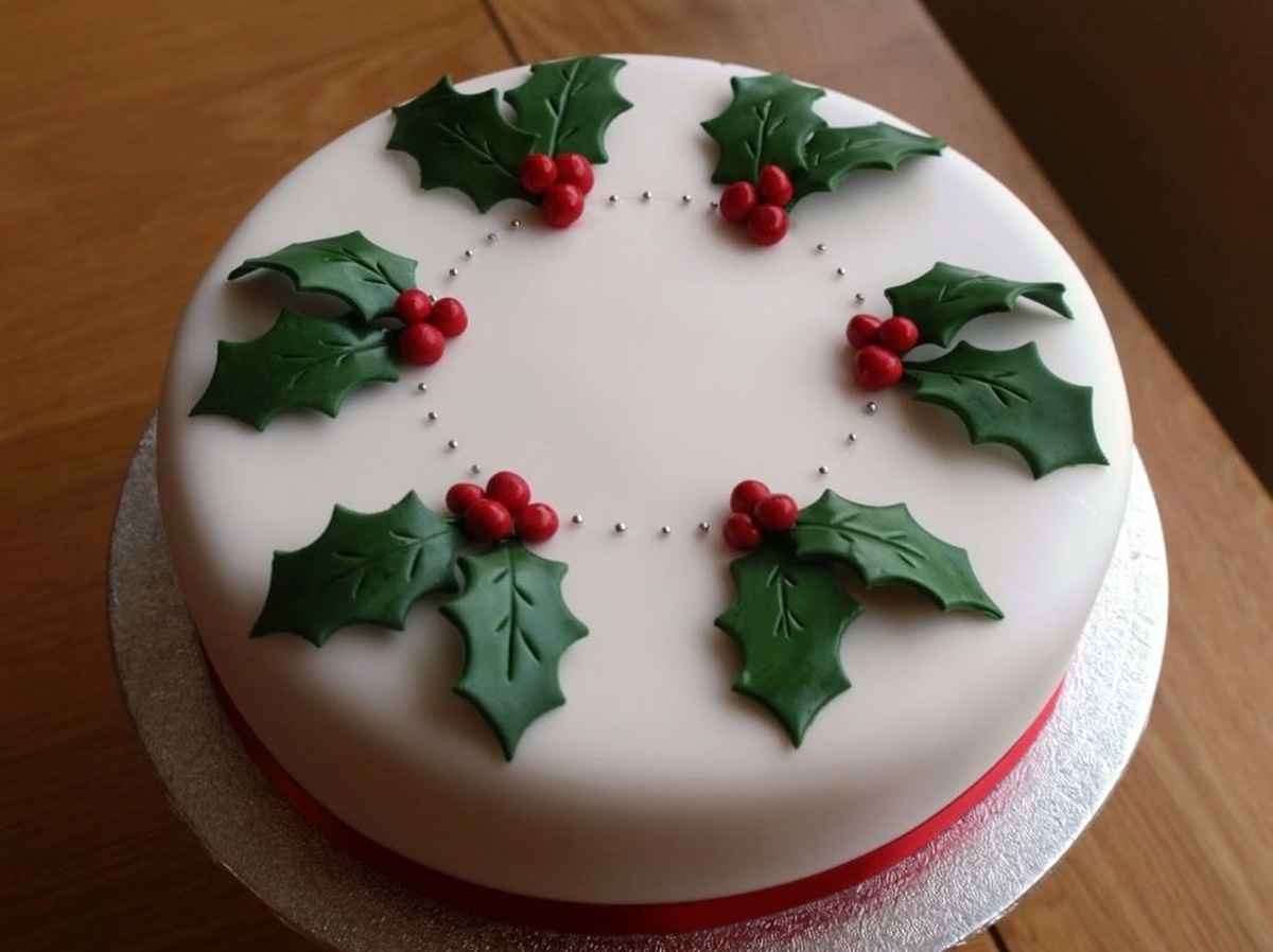 Easy Christmas Light Cake with Licorice and Sprinkles | Club Crafted-sgquangbinhtourist.com.vn