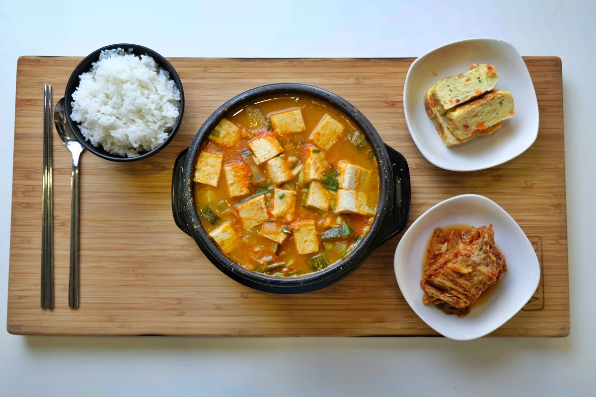 doenjang-jjigae-the-hearty-korean-stew-youll-want-to-eat-all-day