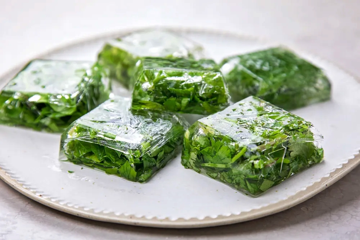 freeze-fresh-herbs-for-long-term-storage