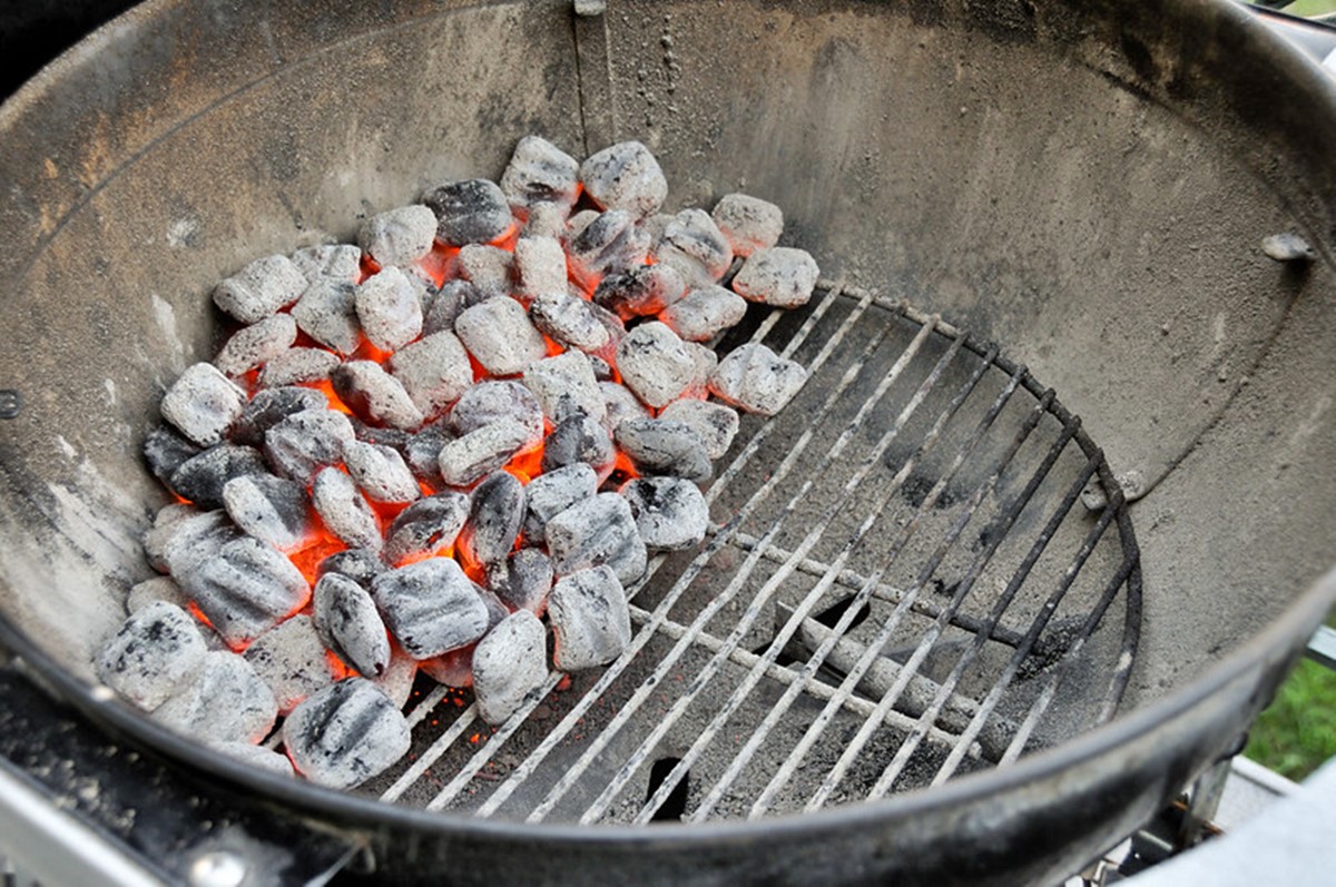 guide-to-grilling-arranging-the-coals