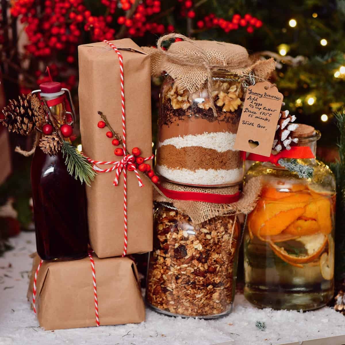 DIY Holiday Gift Idea - Cocktails in a Jar  Mason jar cocktail gifts, Diy  holiday gifts, Liquor gifts
