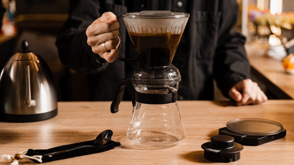 how-to-brew-coffee-in-a-clever-dripper