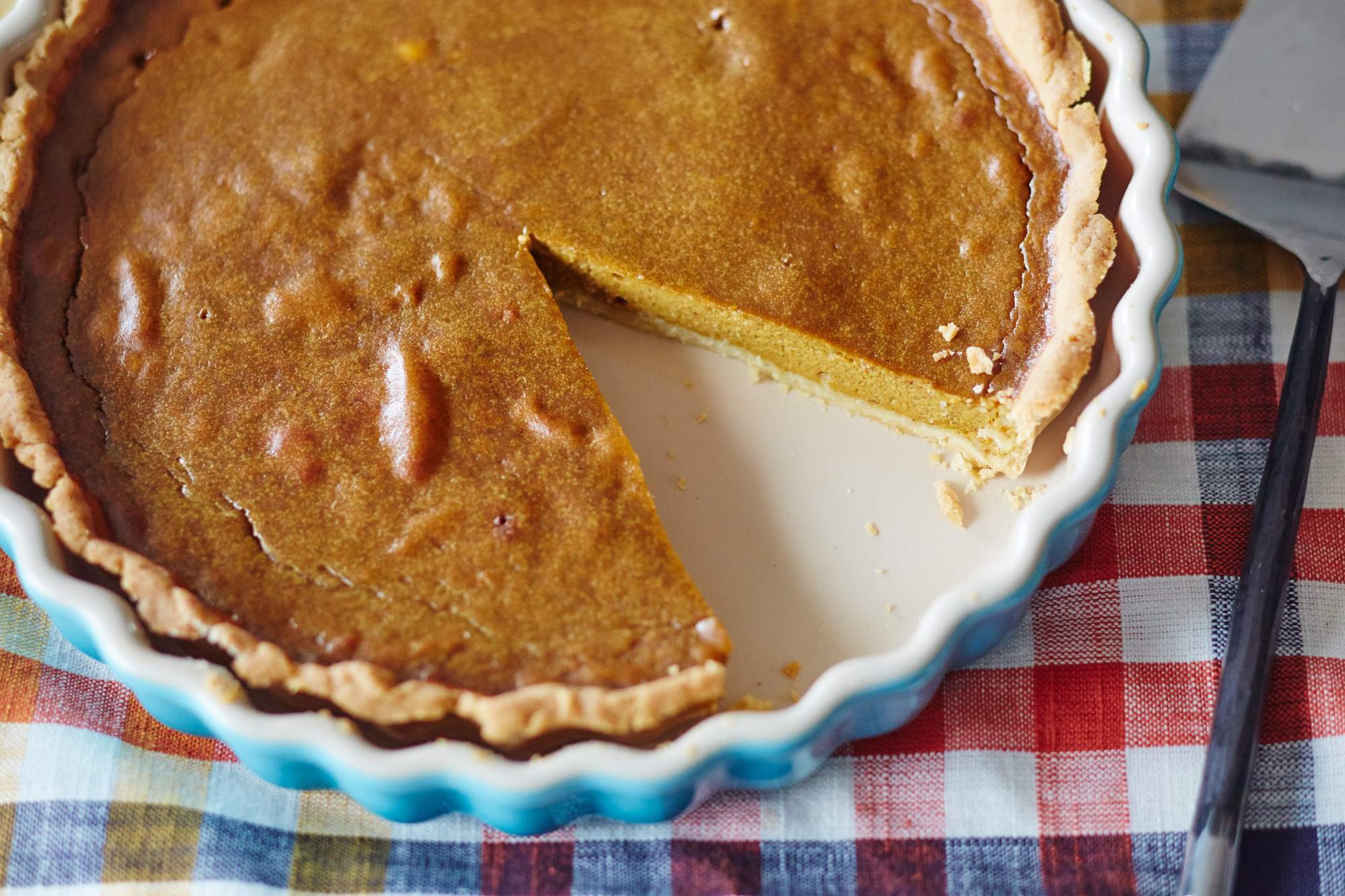how-to-choose-the-right-pie-pan-hint-cheaper-is-better