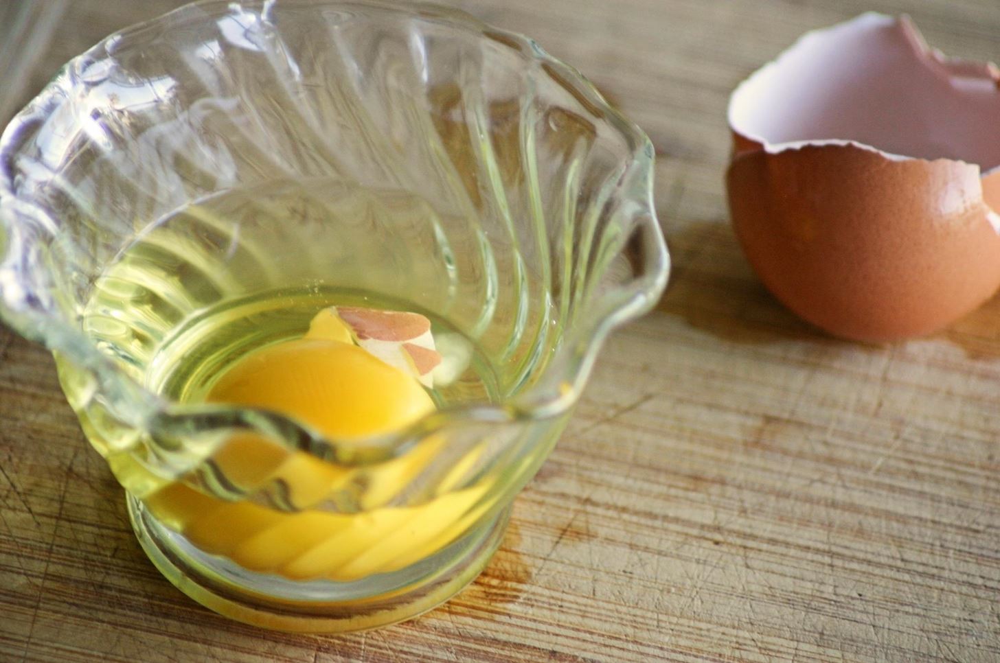 how-to-crack-eggs-like-a-badass