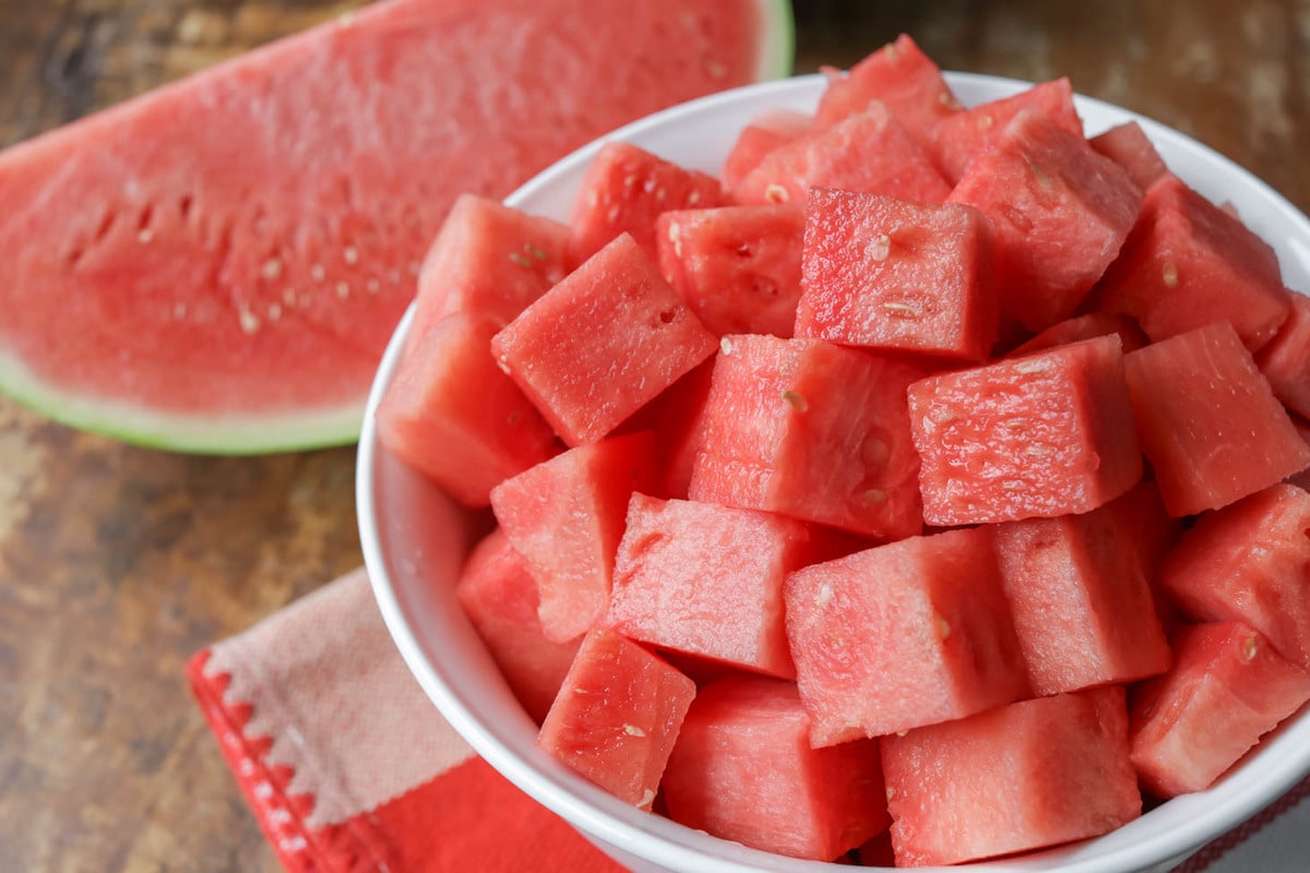 how-to-cut-a-mini-watermelon-into-cubes
