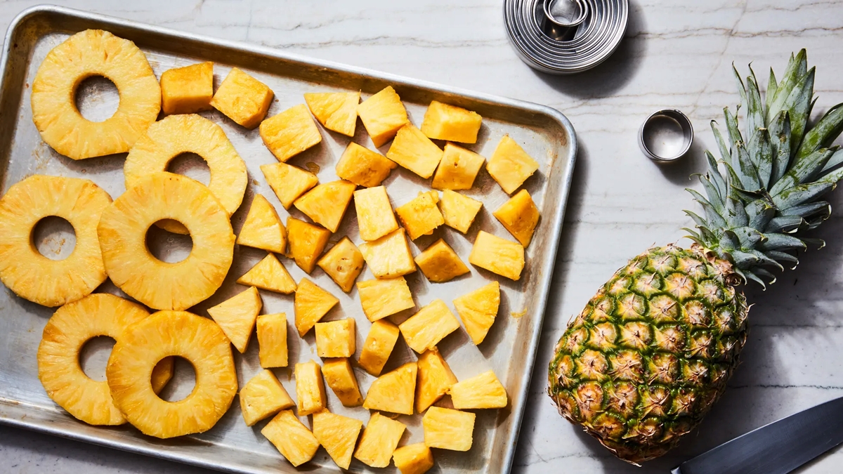 how-to-cut-a-pineapple