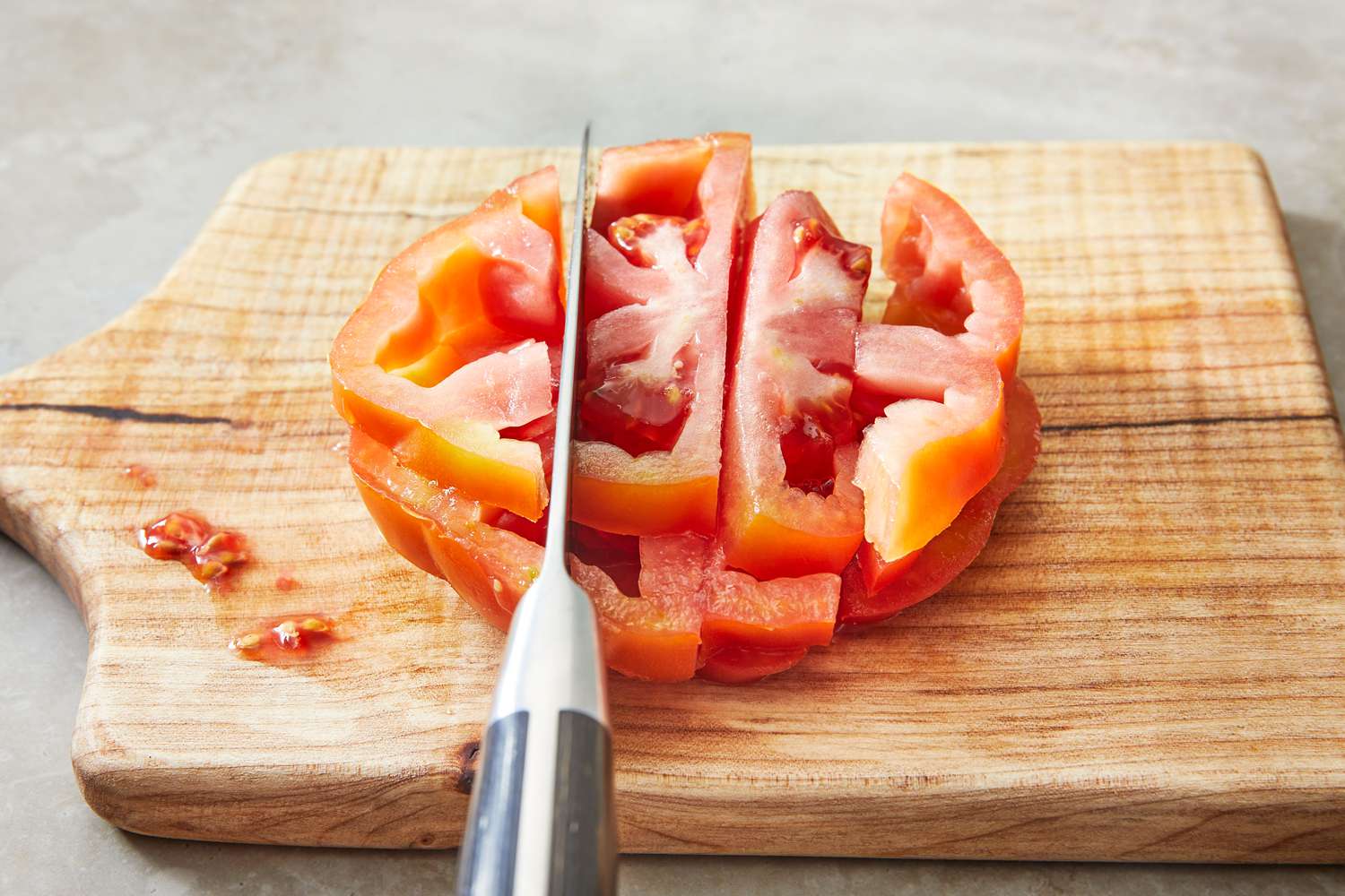 how-to-cut-a-tomato-for-salad