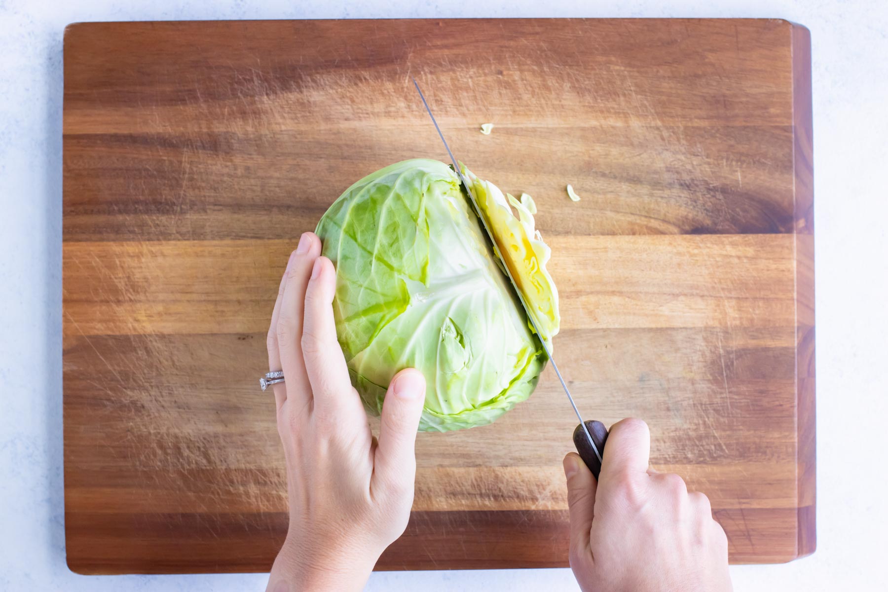 How to Cut Cabbage/ Cómo Cortar un Repollo 