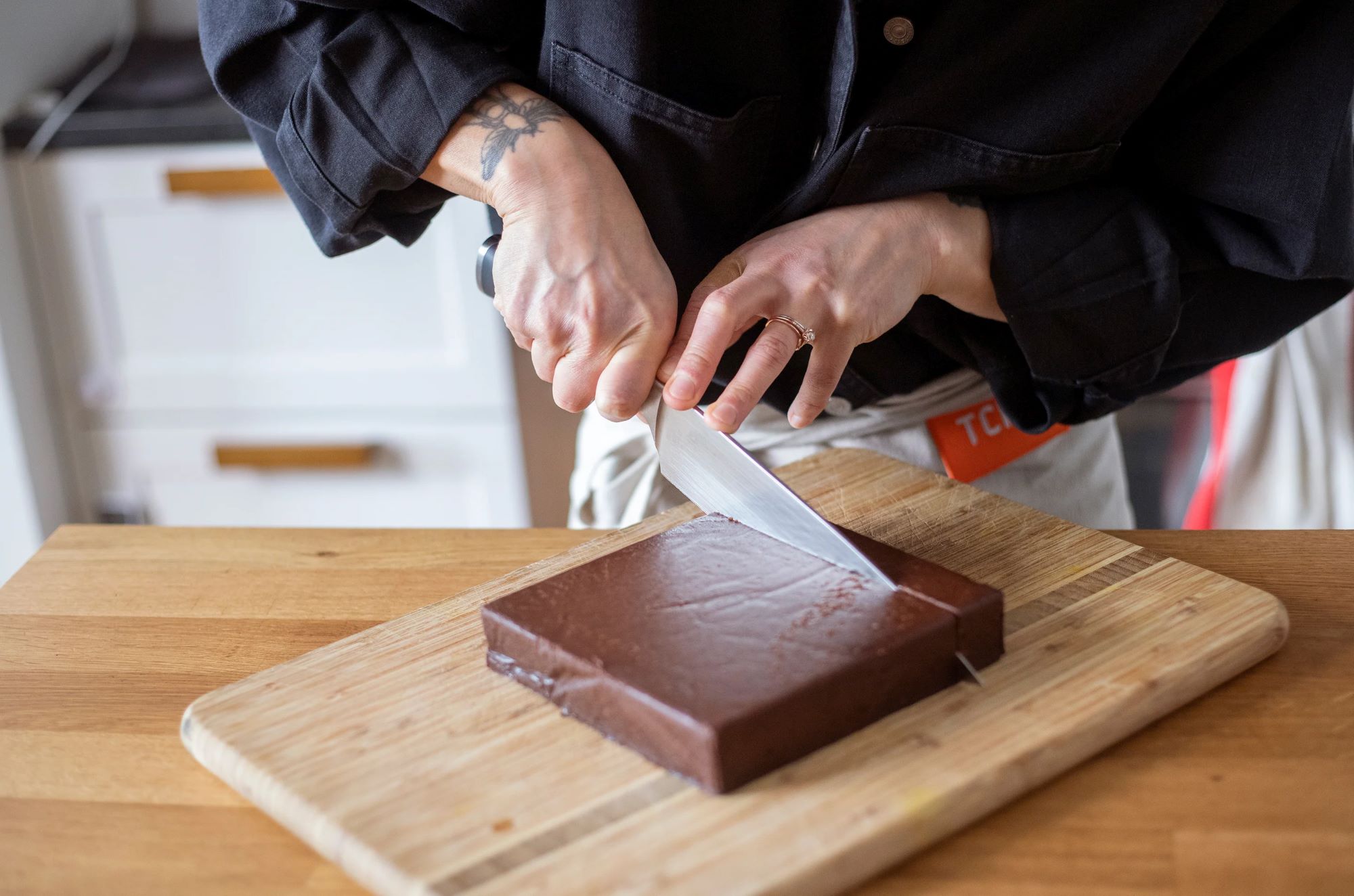 how-to-cut-chocolate