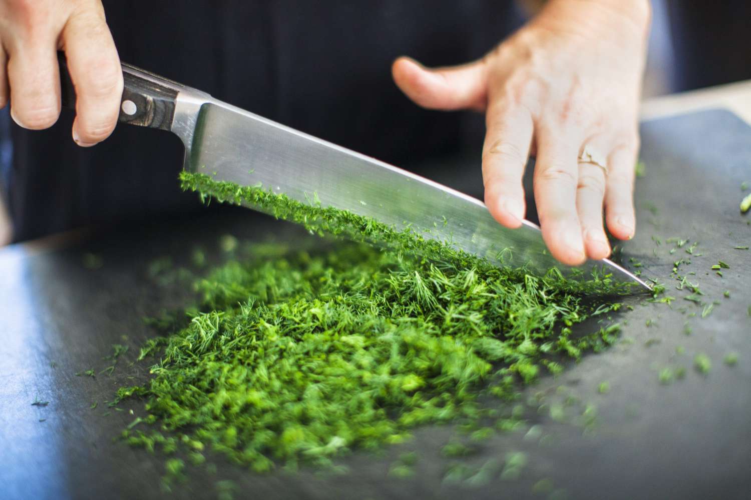 how-to-cut-fresh-parsley