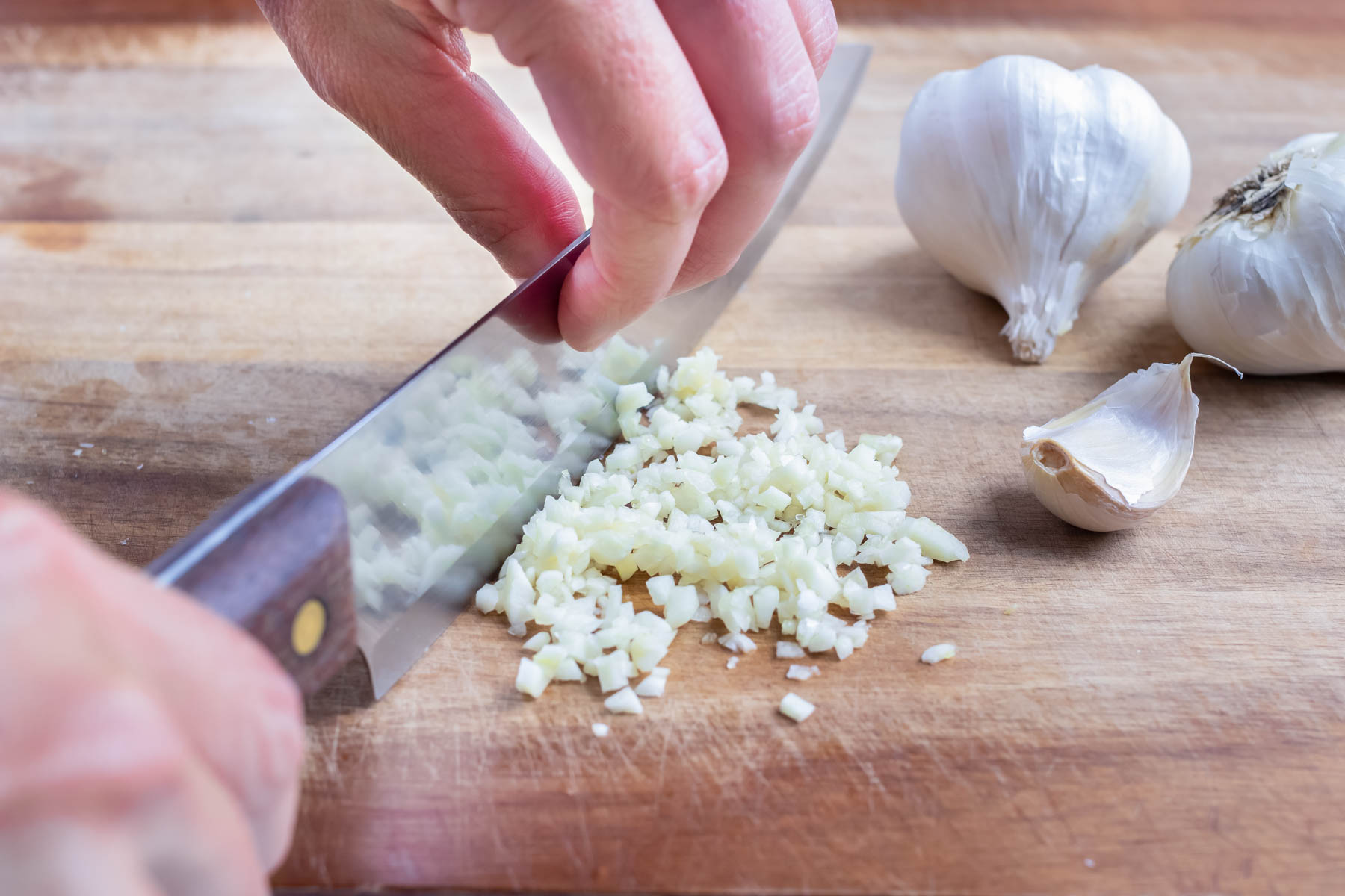 how-to-cut-garlic