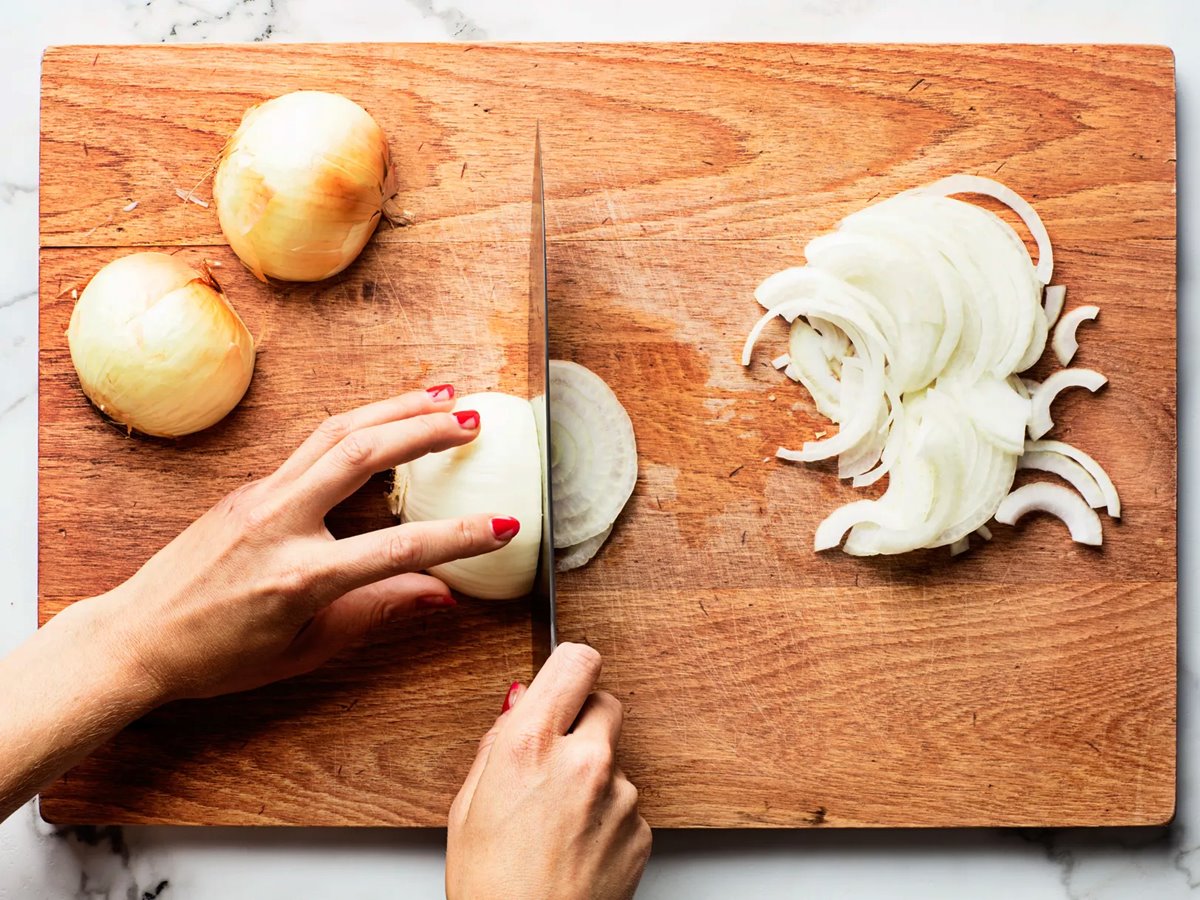 how-to-cut-onions-for-onion-soup