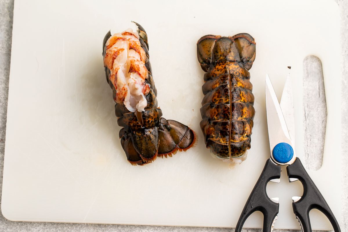 how-to-cut-open-a-lobster