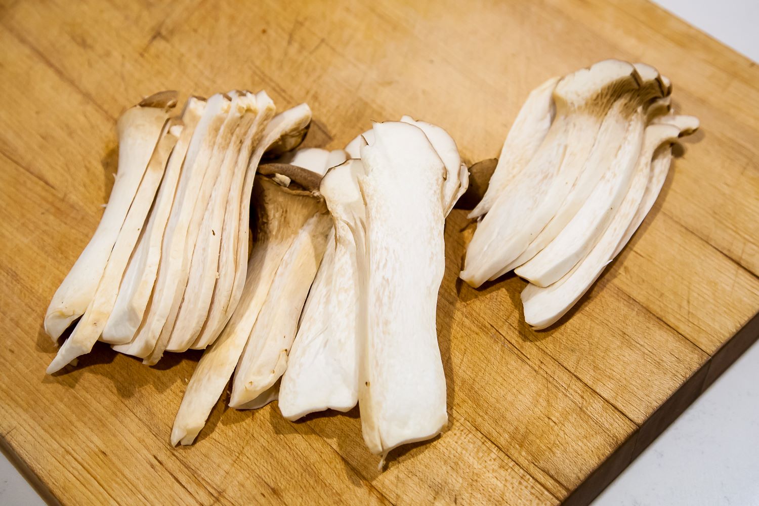how-to-cut-oyster-mushrooms