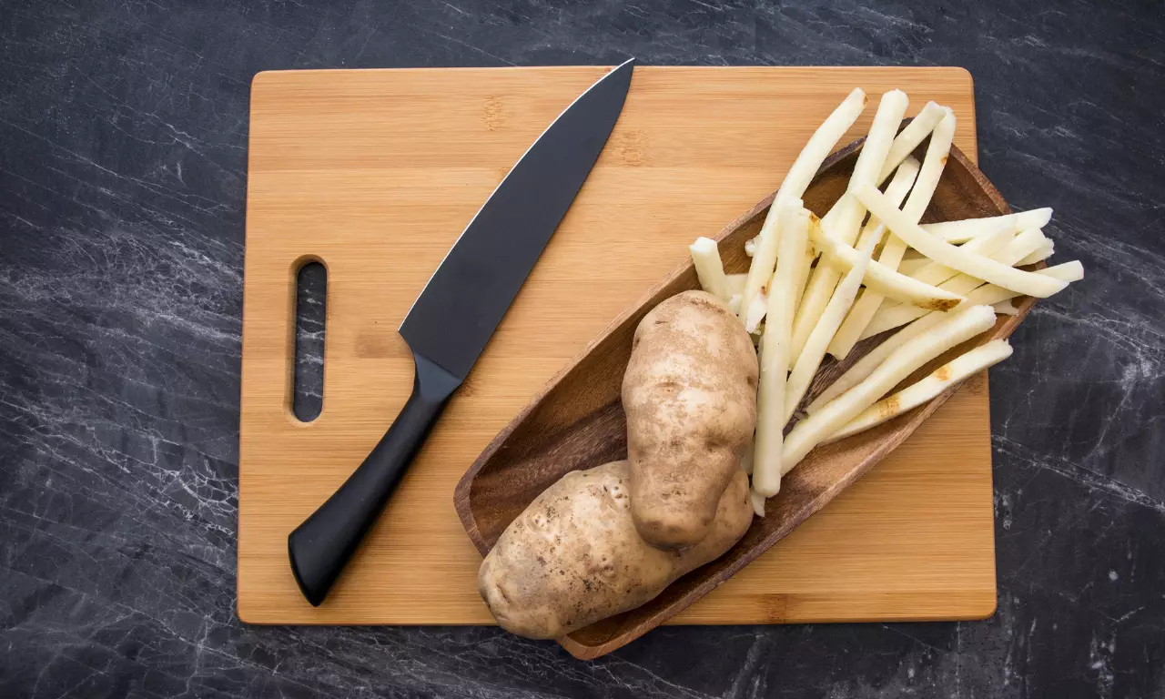 how-to-cut-potatoes-to-make-french-fries