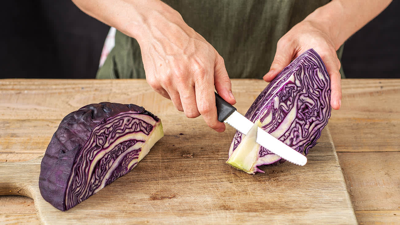 how-to-cut-red-cabbage