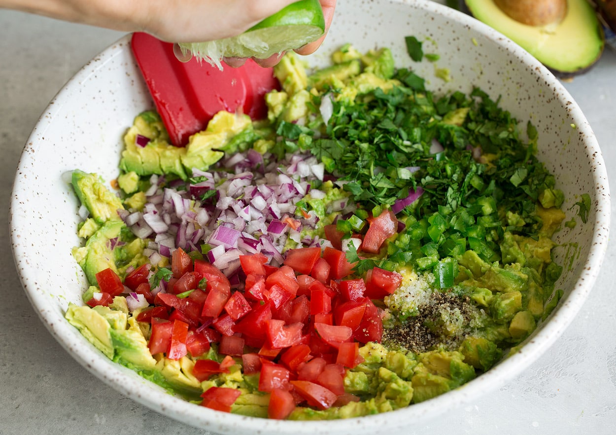 how-to-cut-tomatoes-for-guacamole