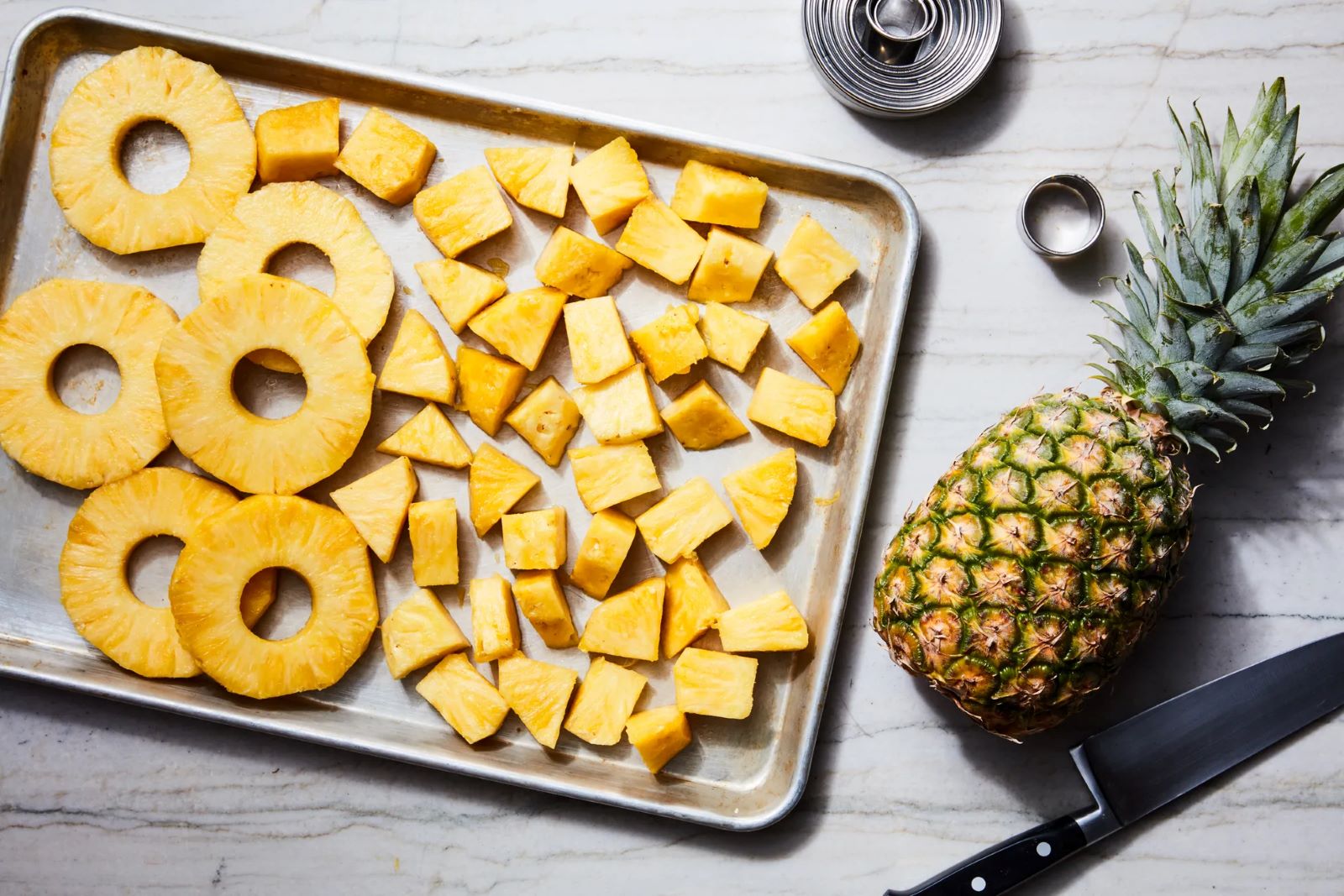 how-to-cut-up-pineapple-in-chunks