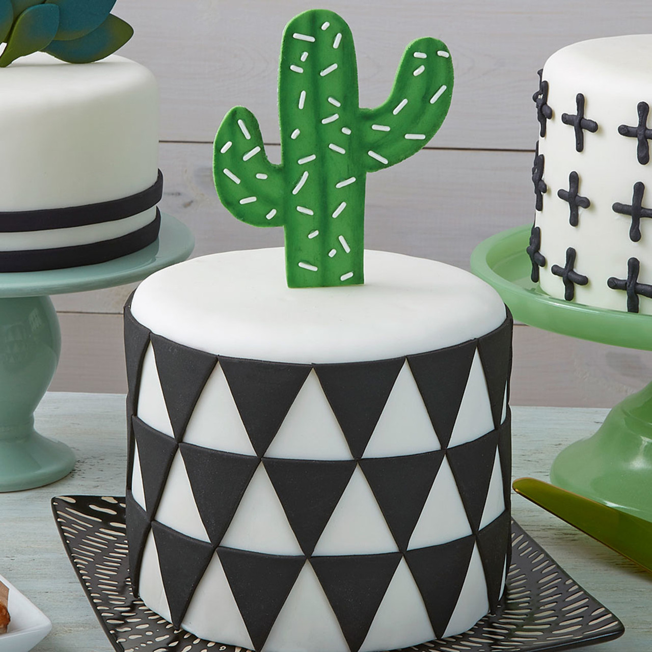 how-to-decorate-a-cactus-cake