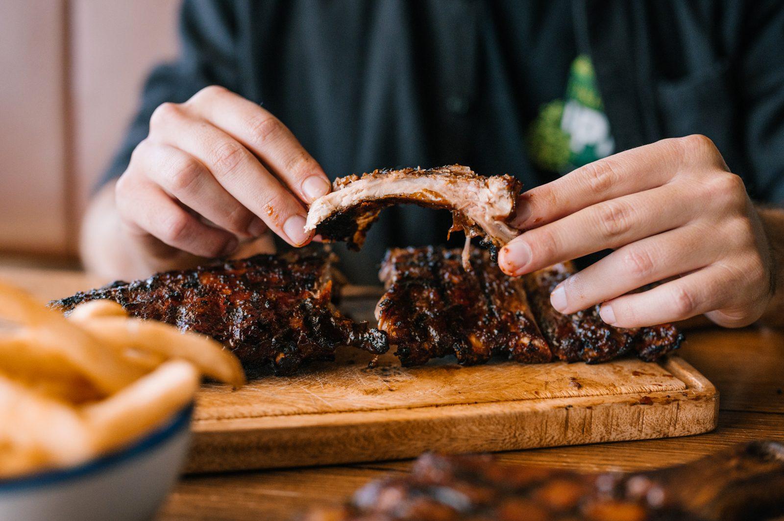 how-to-eat-a-rack-of-ribs