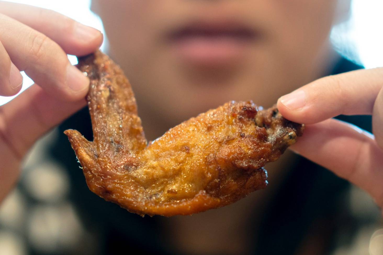 how-to-eat-chicken-wings