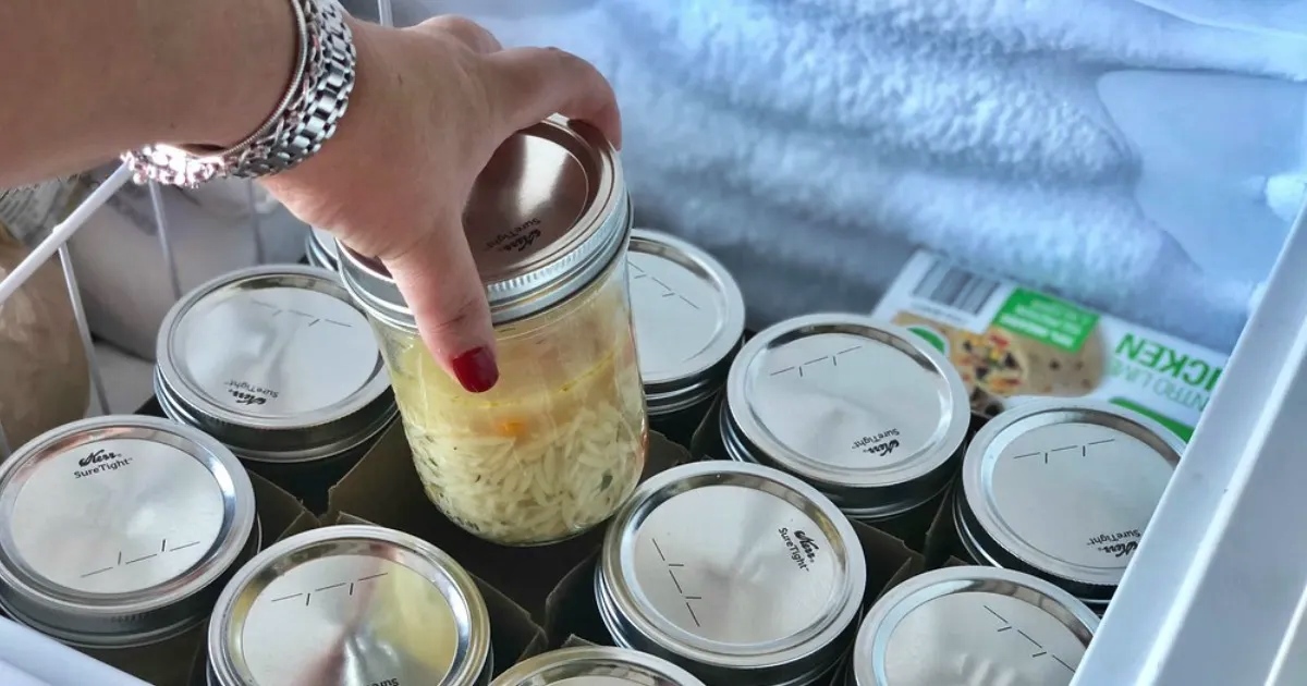 how-to-freeze-soup-in-mason-jars