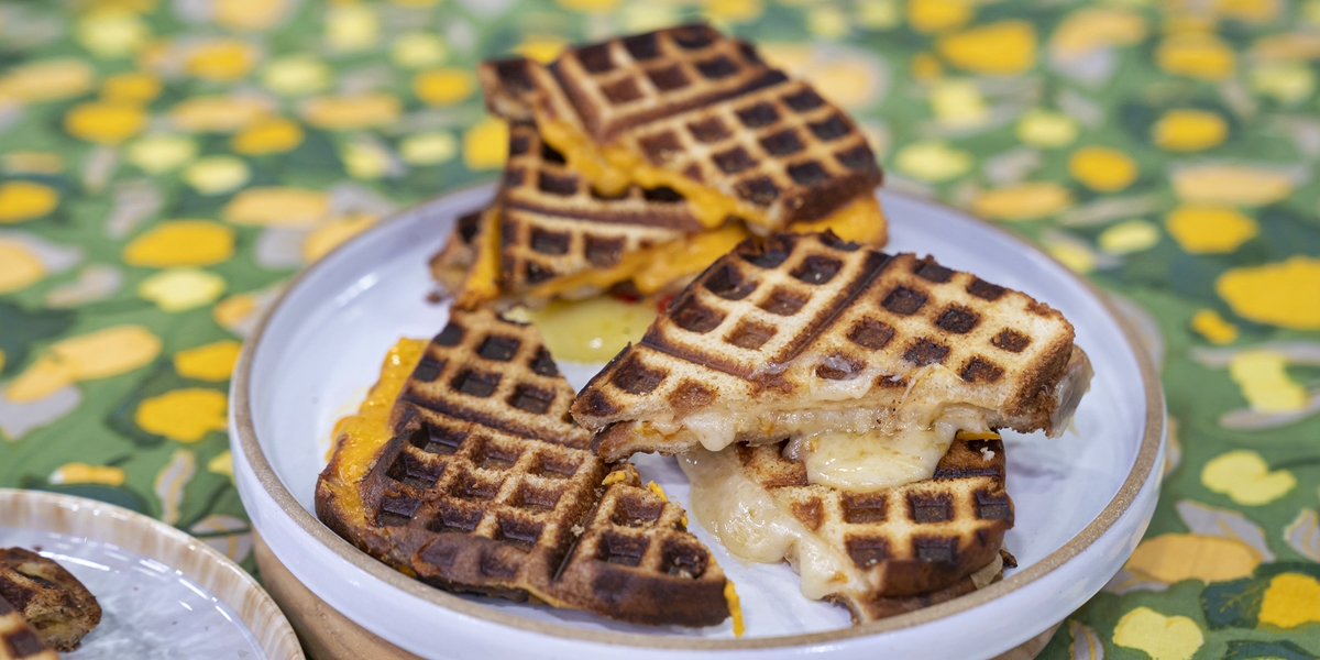 How To Grease Waffle Iron Without Spray