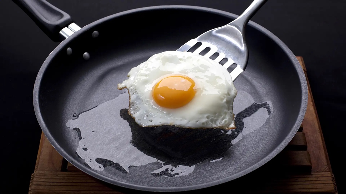 How to Fry an Egg in a Wok