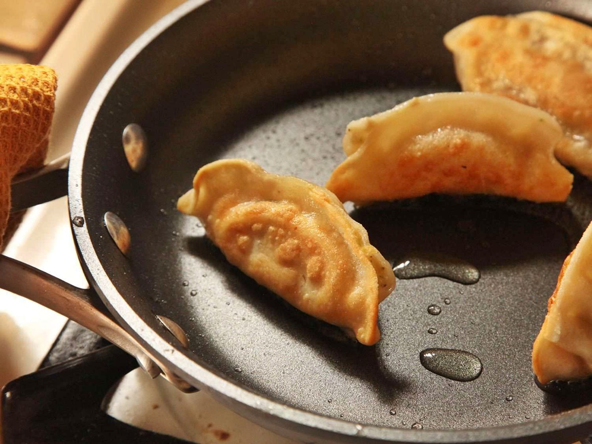 how-to-fry-frozen-dumplings