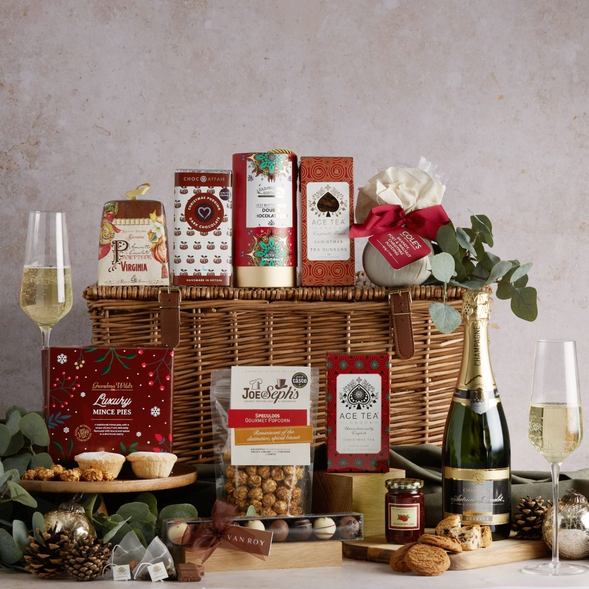 How To Make A Christmas Hamper - ILoveCooking