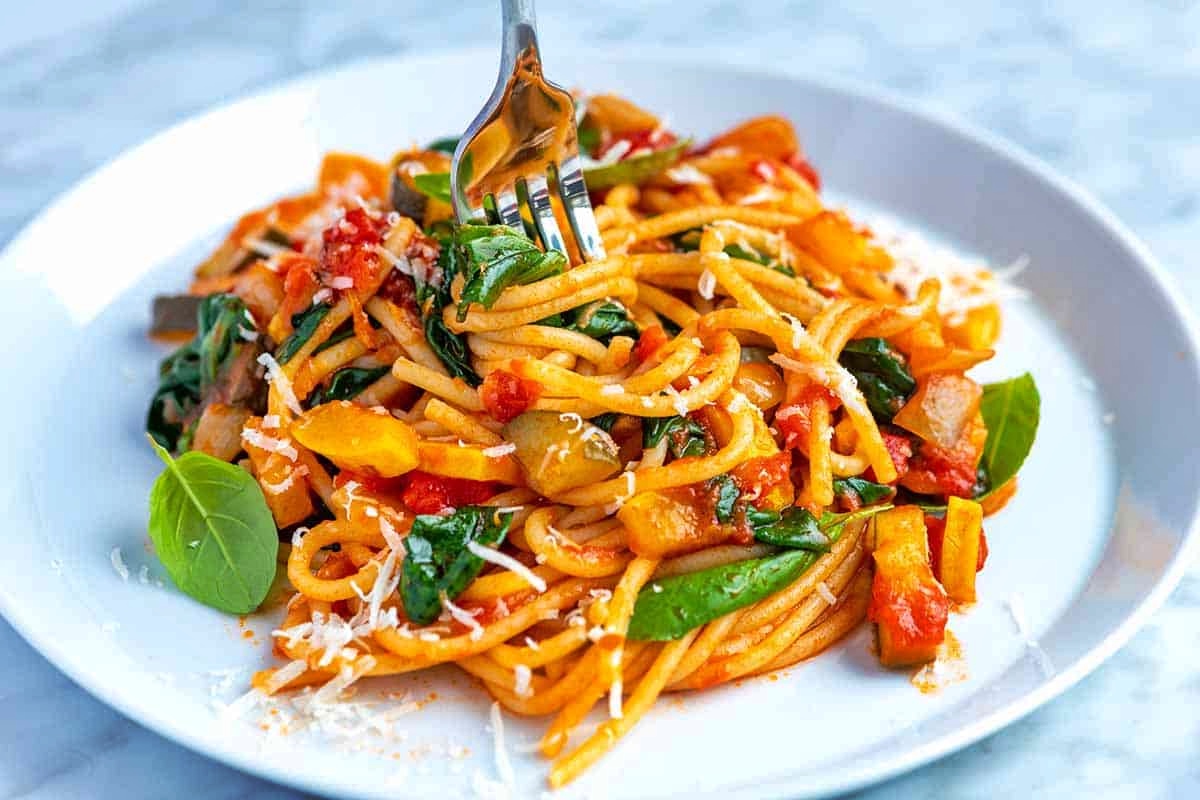 How to Make a Delicious Pasta Sauce With Blanched Vegetables - Recipes.net