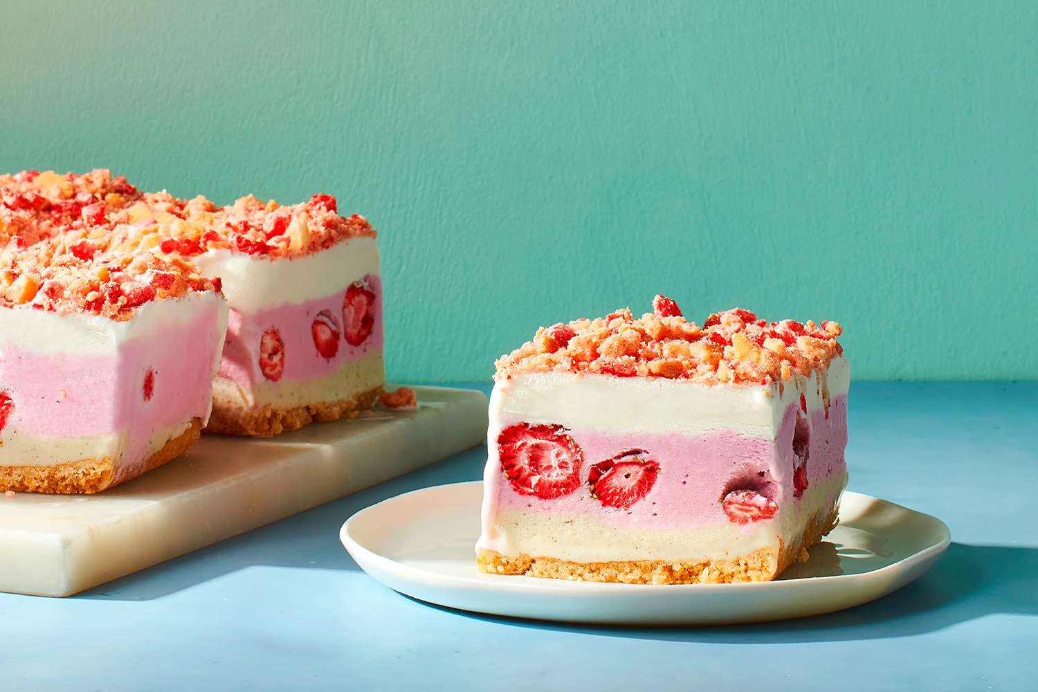 how-to-make-a-strawberry-crunch-ice-cream-cake