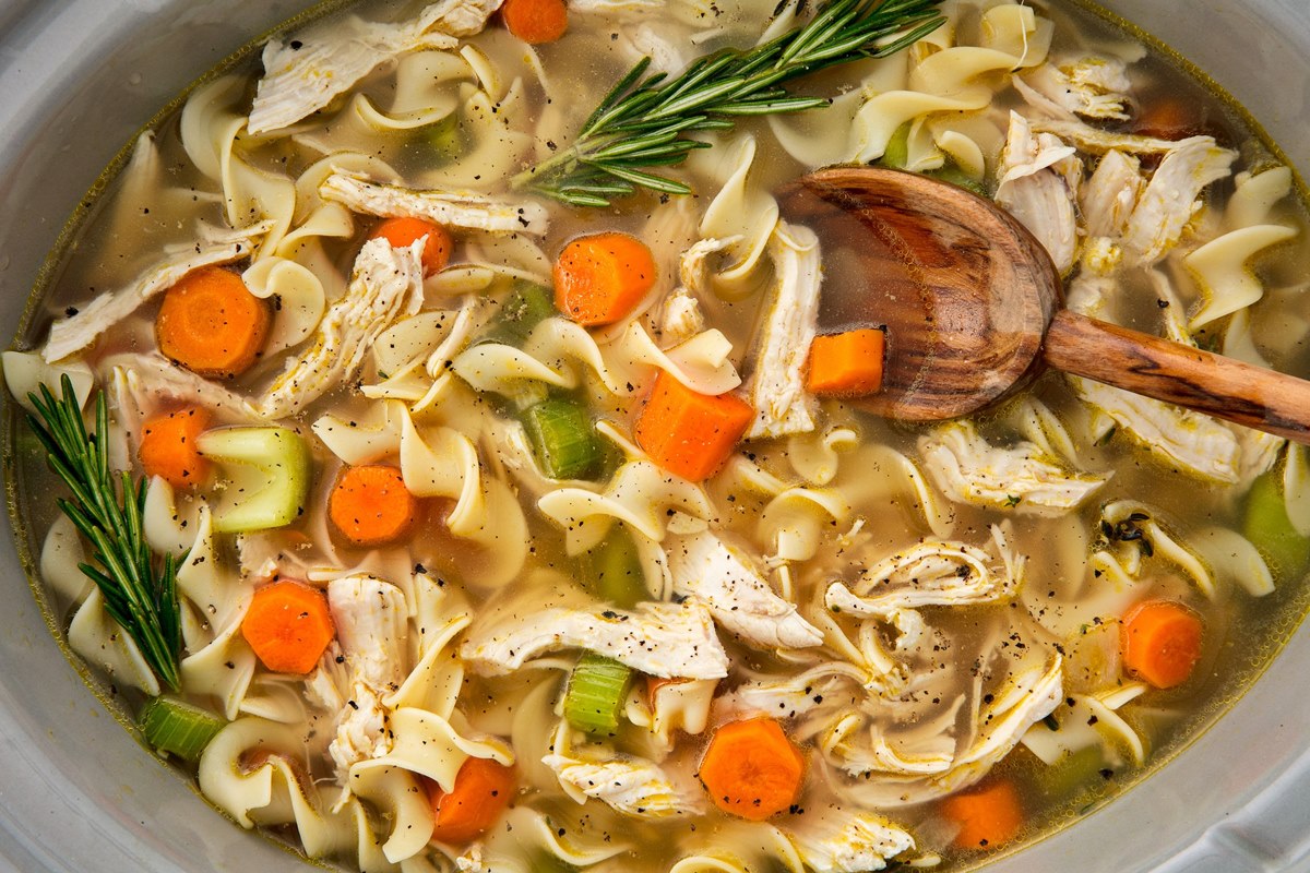 how-to-make-chicken-noodle-soup-in-crockpot
