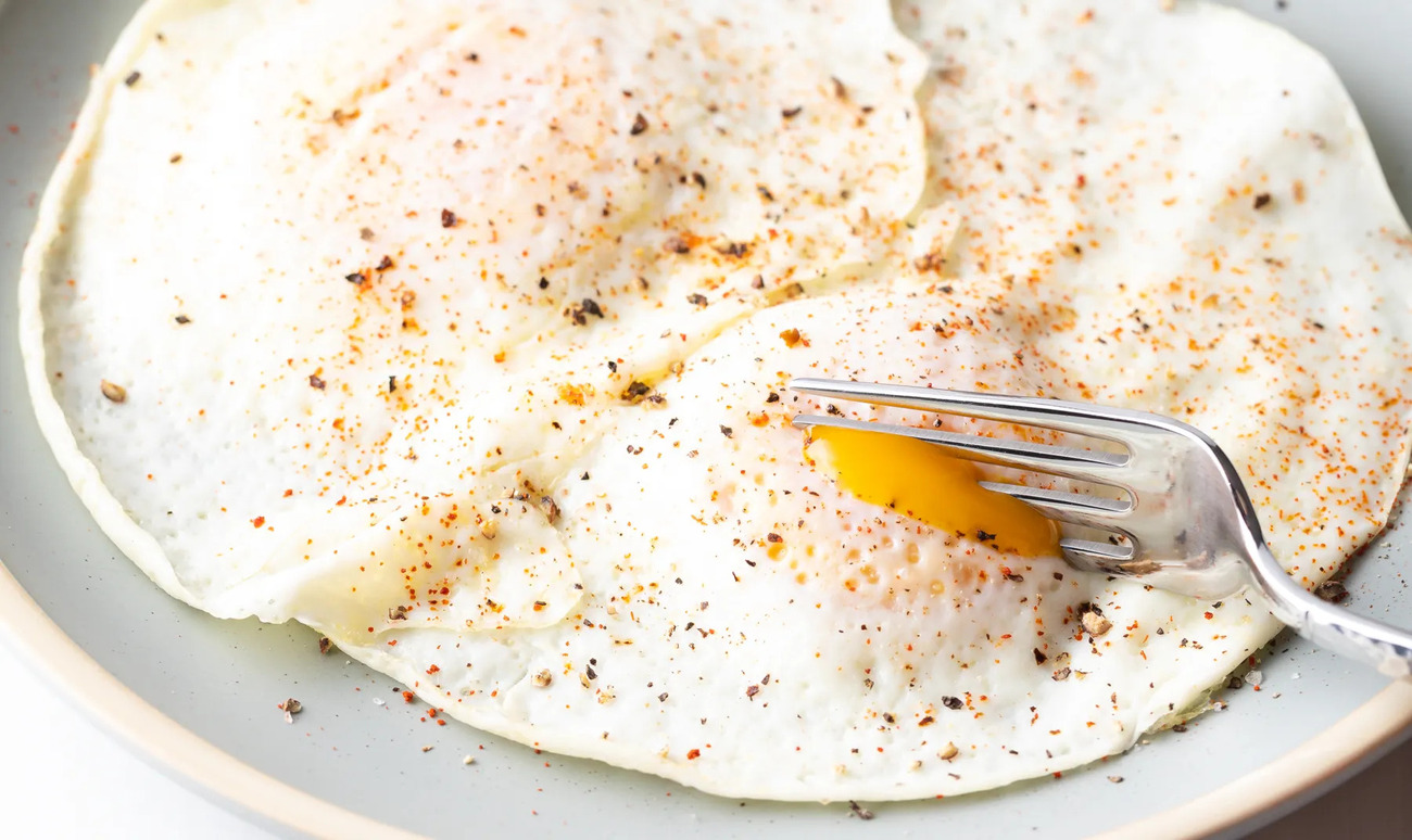 how-to-make-eggs-over-easy-like-alton-brown